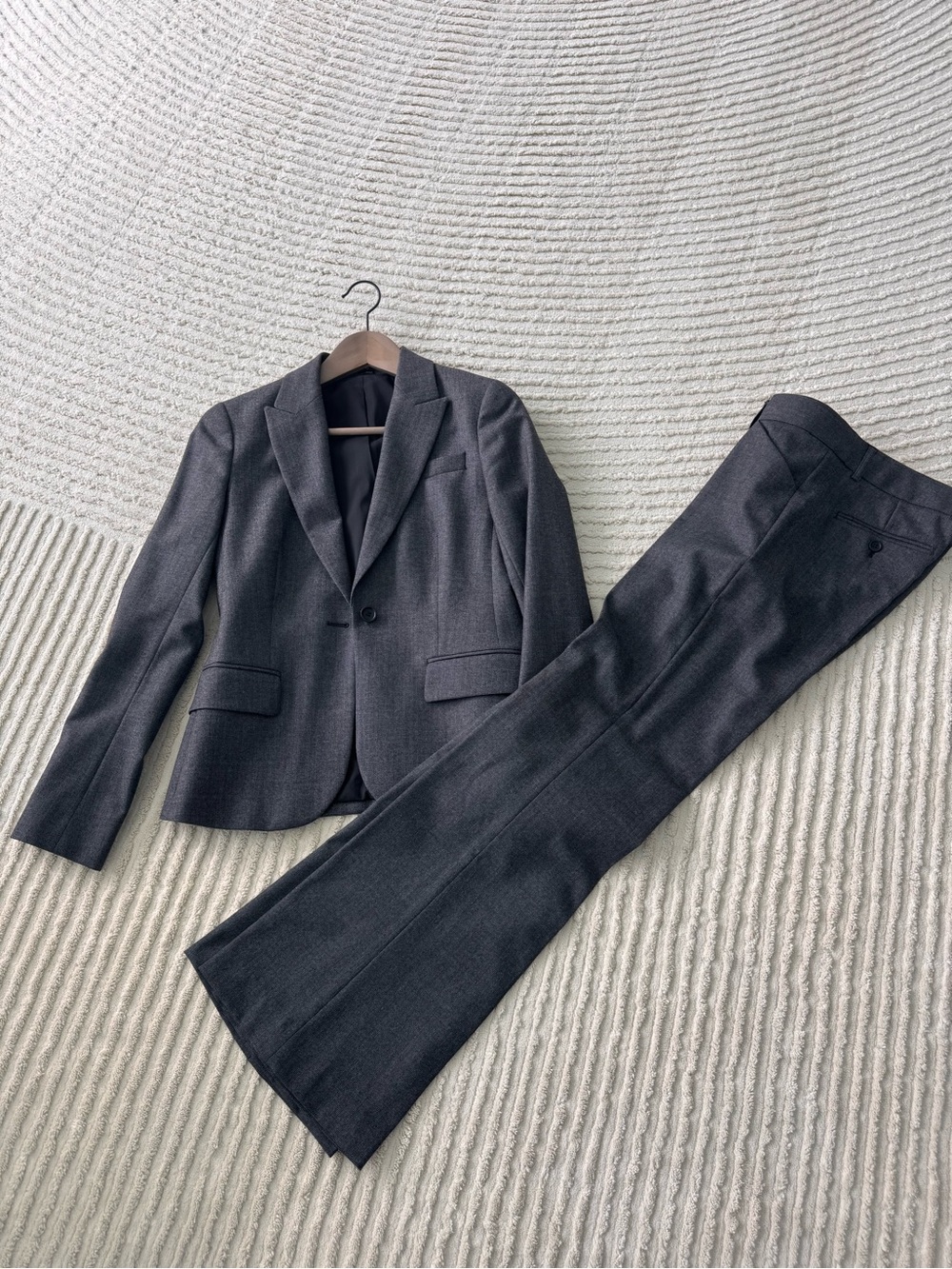 Theory Charcoal Gray Men's Two-Piece Suit Jacket & Trousers